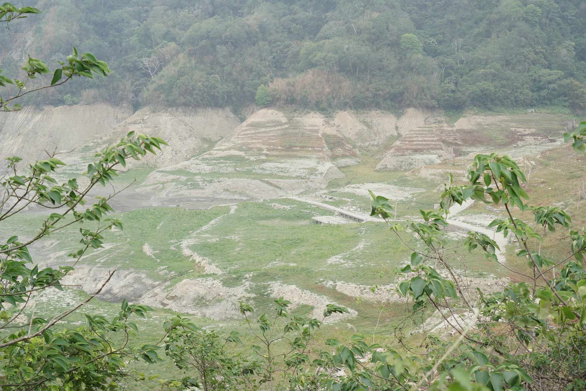 Read more about the article 空拍鯉魚潭水庫見壯闊百年遺址  國軍清萬噸淤泥守護臺灣