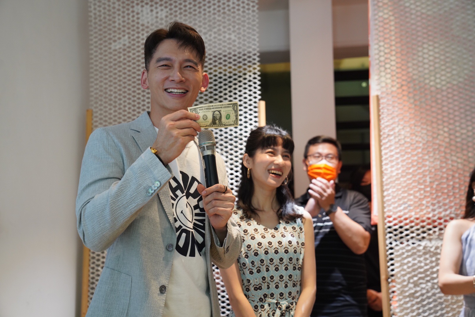 Read more about the article 連俞涵、溫昇豪CP合體 最愛這道客家法式料理！